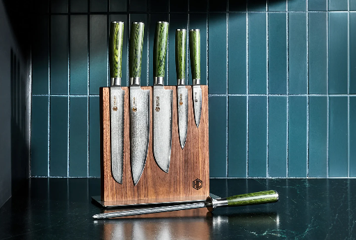 HexClad 7-Piece Japanese Damascus Steel Knife Set Deal