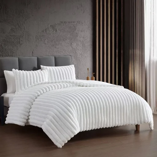 Hallmart Collectibles 3-Piece Queen Comforter & Sham Set