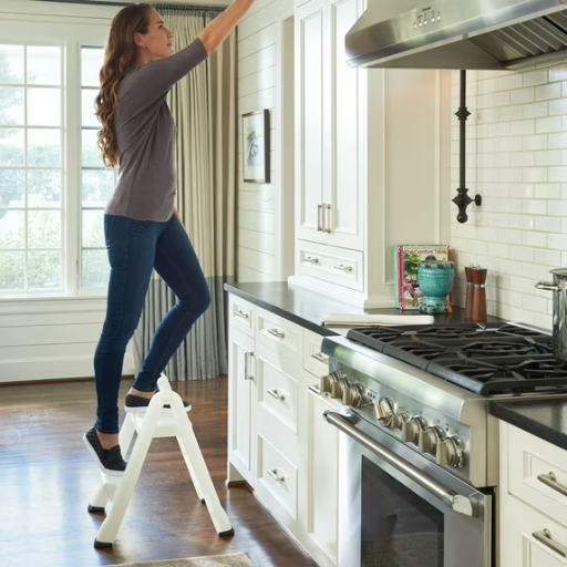 Rubbermaid EZ Step Folding 2-Step Stool