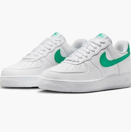 Nike Women's Air Force 1 '07 SE Shoe (108 White/Stagrn)