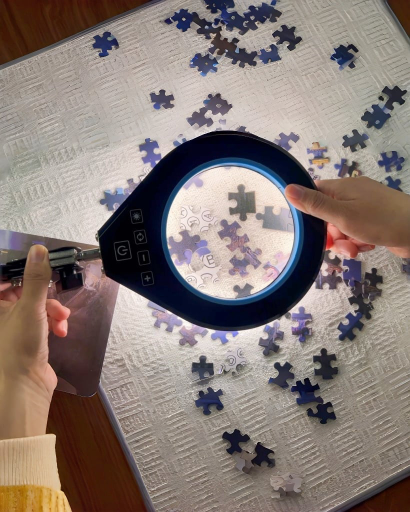 Desk Light with Magnifying Glass w/5 Color & 10 Brightness