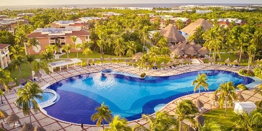 4-Night All-Inclusive Riviera Maya Vacation with Flights