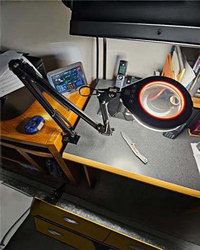 Desk Light with Magnifying Glass w/5 Color & 10 Brightness