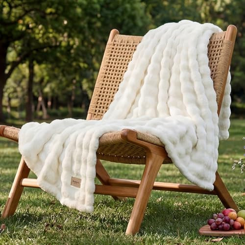 Bedsure GentleSoft 3D Fleece Bubble Throw 50"x60"