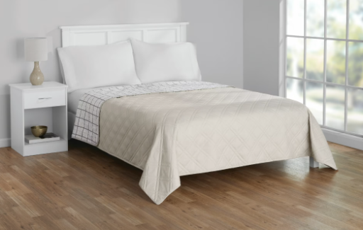 Mainstays Emmett Beige Diamond Pattern and Plaid Reversible Quilt (Full/Queen)